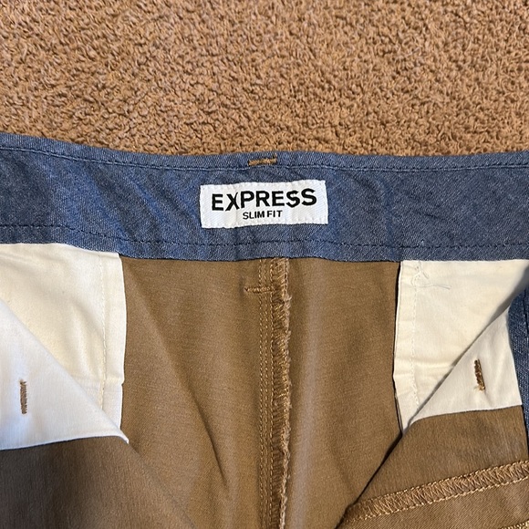 Express Shorts - Picture 3 of 4